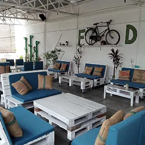 https://birdnest-collective-cafe-guesthouse.kualalumpurs-hotels.com